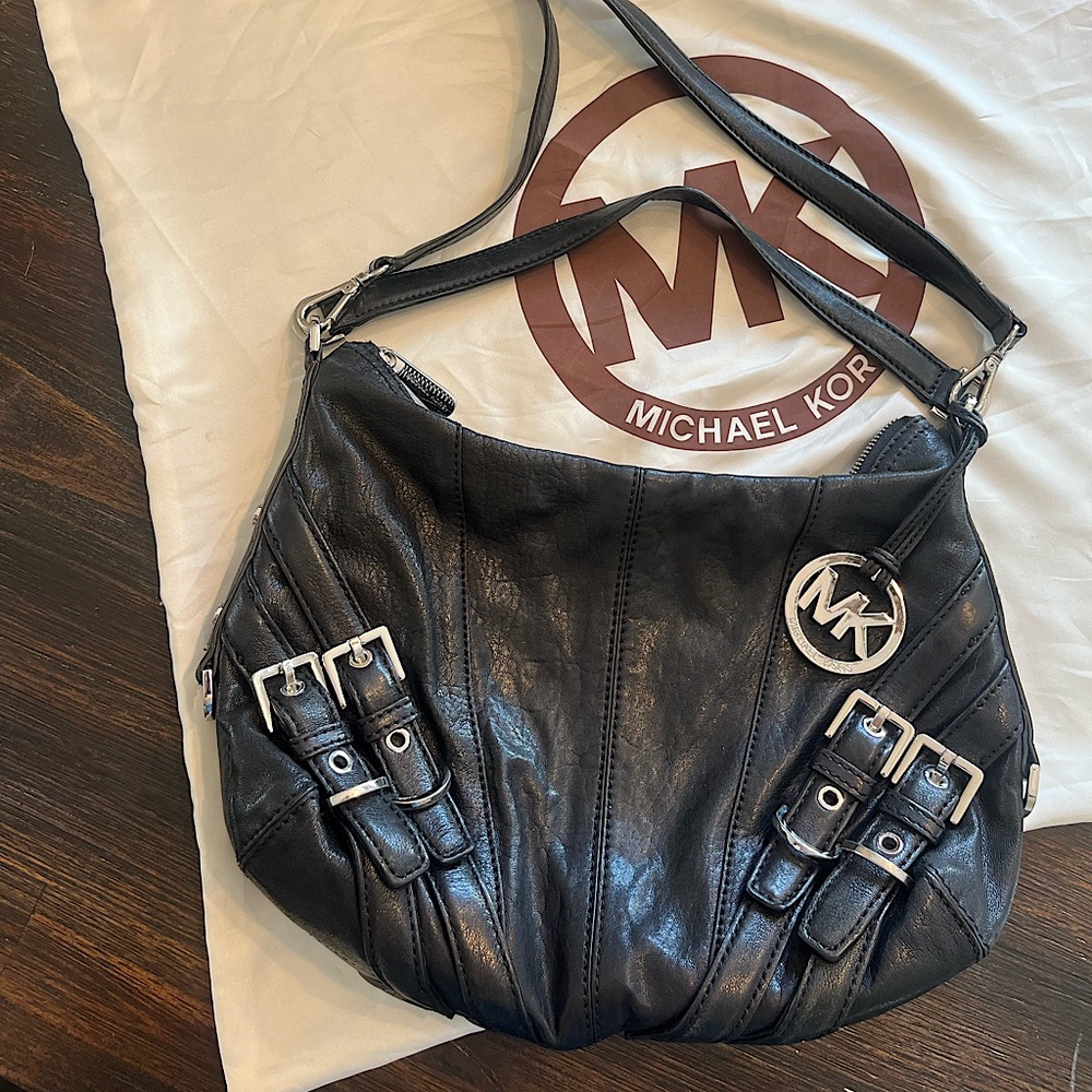 MICHAEL KORS black leather with bag detachable long strap and dust bag